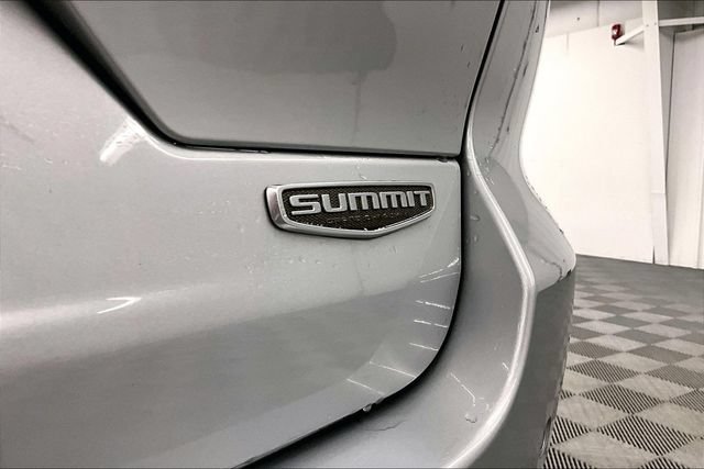 Used 2022 Jeep Grand Cherokee Summit AWD/4WD image 9