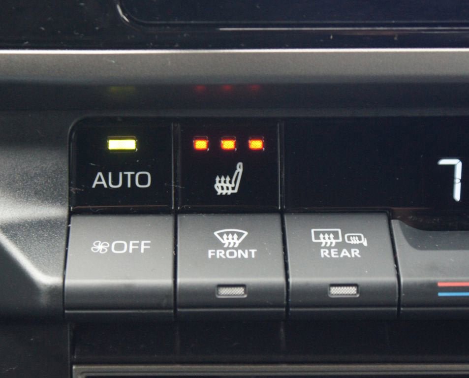 Used 2025 Toyota Camry SE w/ Convenience Package AWD/4WD image 8