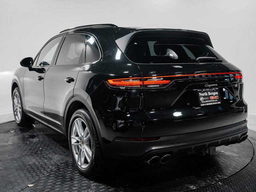 Used 2023 Porsche Cayenne w/ Premium Package image 6
