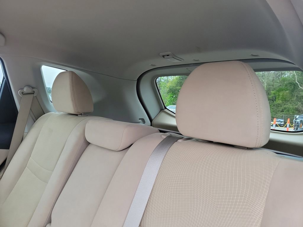 Used 2015 Nissan Rogue SV w/ SV Premium Package image 14