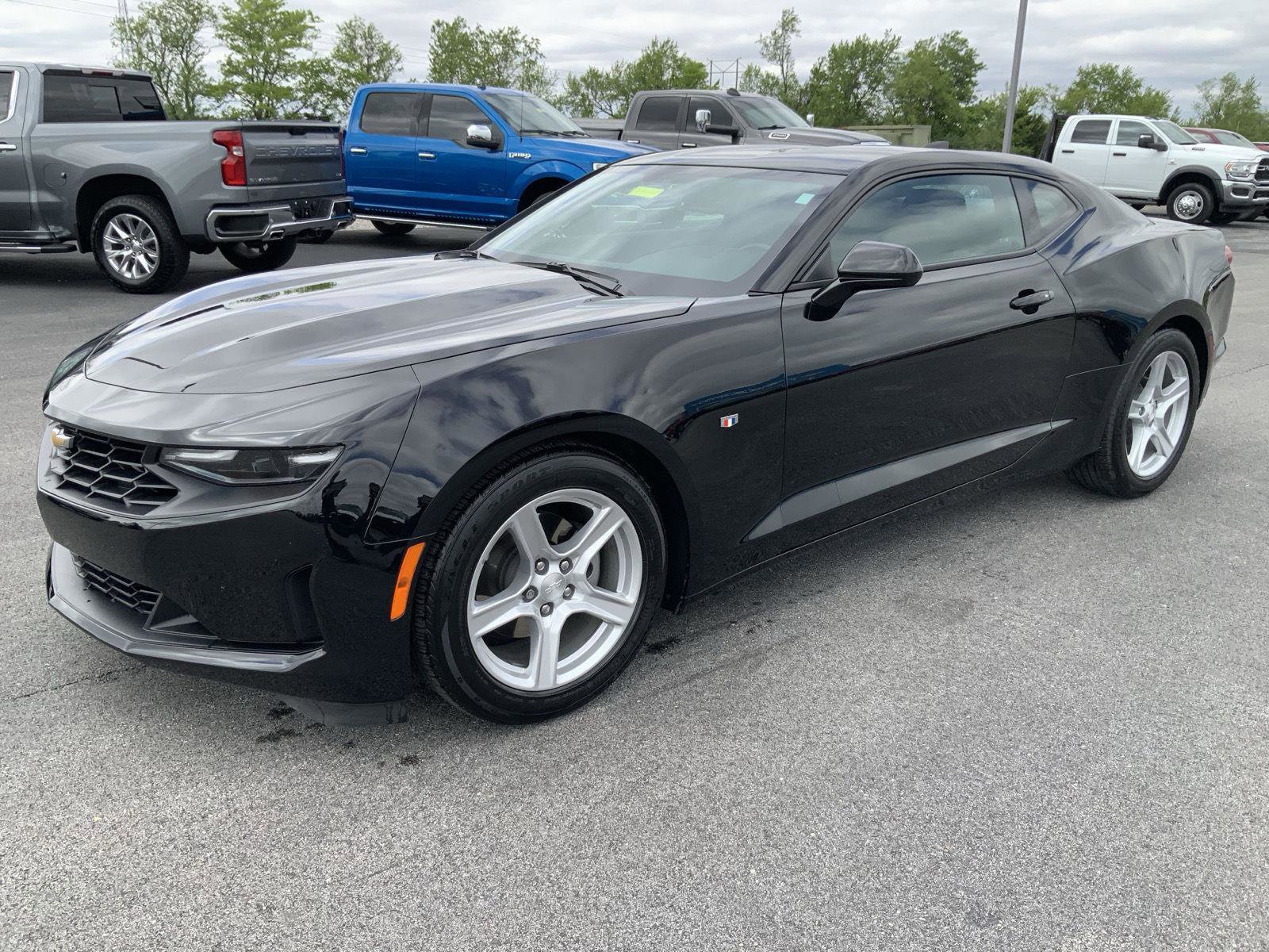 Used 2019 Chevrolet Camaro LT w/ Technology Package RWD image 4
