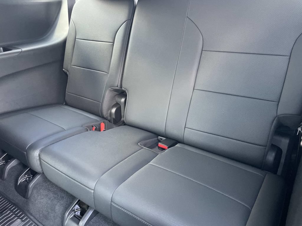 Used 2024 Chevrolet Traverse LT w/ LPO, Floor Liner Package FWD image 13