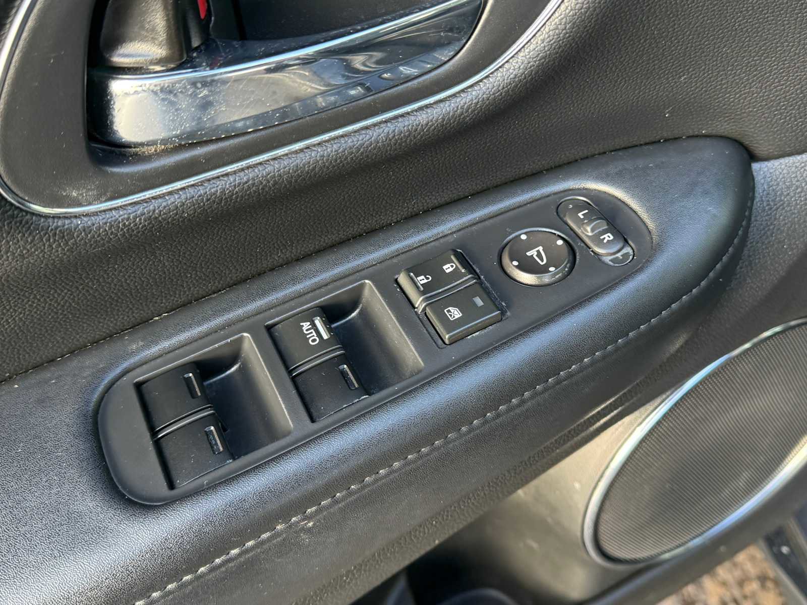 Used 2018 Honda HR-V EX-L image 12