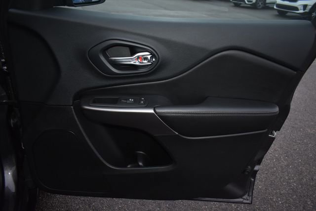 Used 2019 Jeep Cherokee Limited w/ Luxury Group image 48