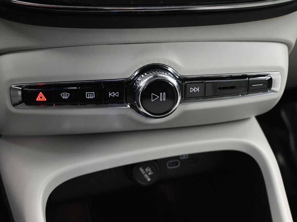 New 2026 Volvo XC40 B5 Ultra w/ Climate Package image 16