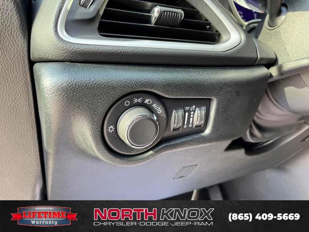 New 2026 Chrysler Voyager LX FWD image 7