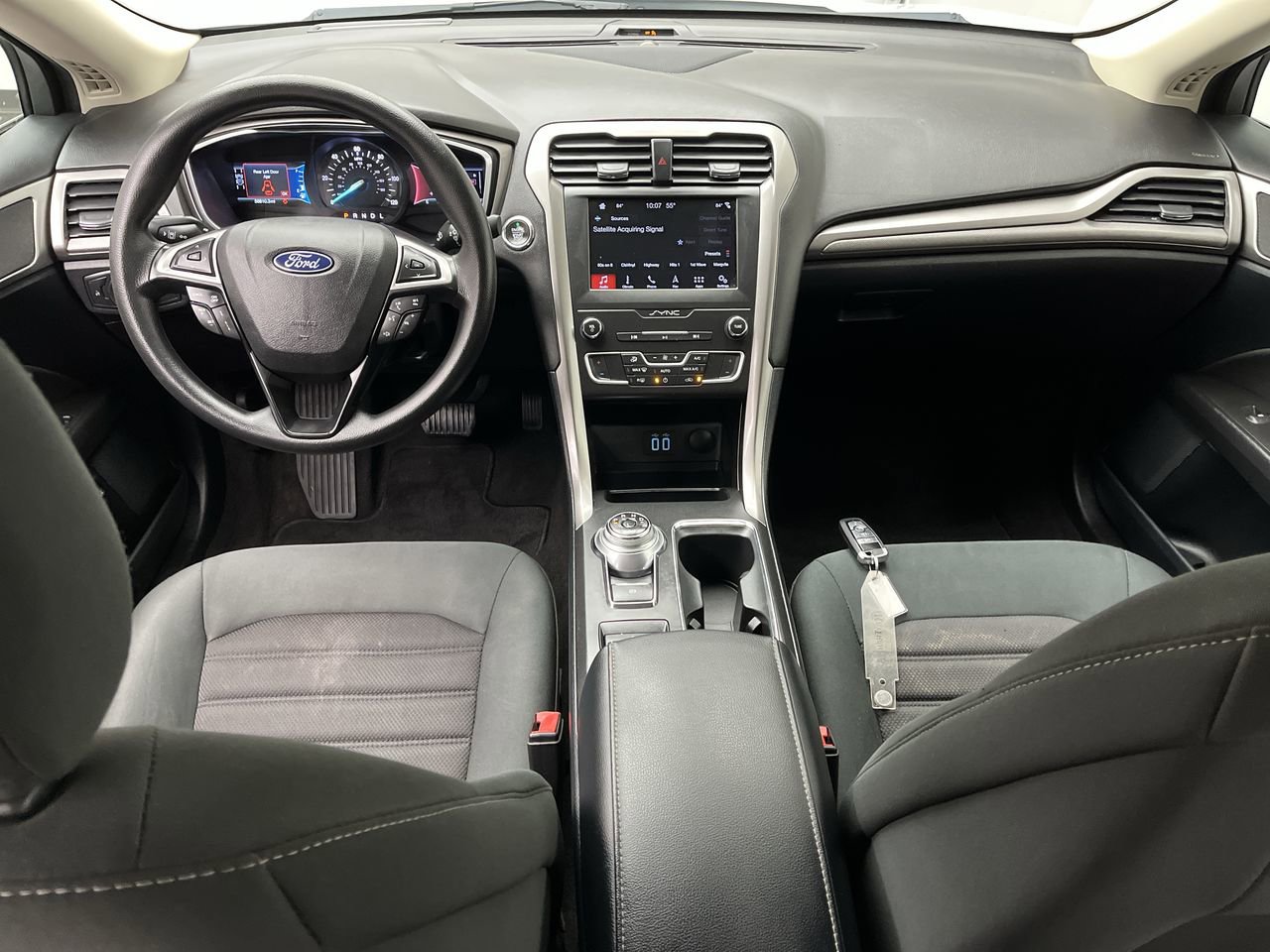 Used 2019 Ford Fusion SE FWD image 4