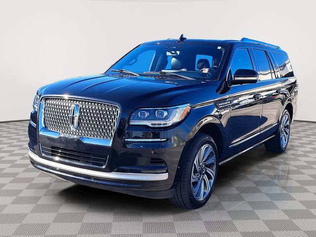 Used 2023 Lincoln Navigator L Reserve AWD/4WD image 3