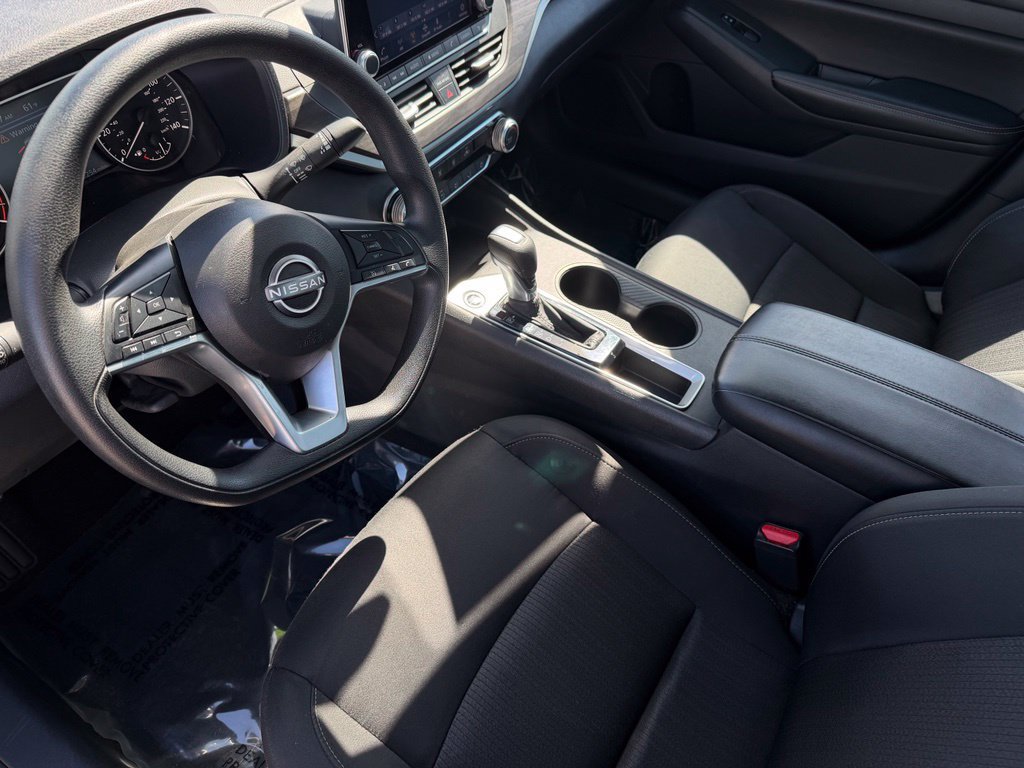 Used 2025 Nissan Altima 2.5 SV FWD image 17