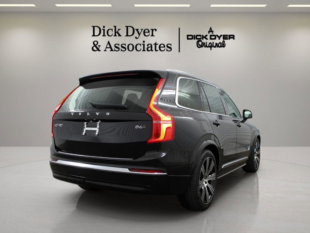 Used 2023 Volvo XC90 B6 Ultimate w/ Lounge Package image 3