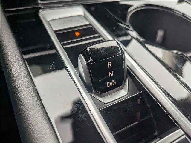 Used 2024 Volkswagen Atlas SE image 11