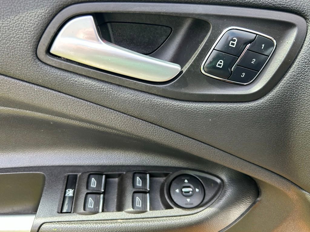 Used 2016 Ford Escape Titanium w/ Equipment Group 301A AWD/4WD image 15