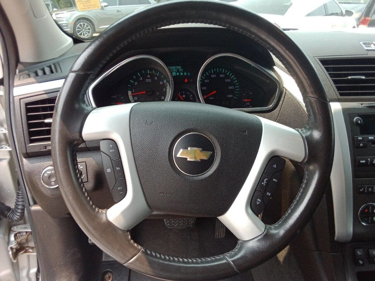 Used 2012 Chevrolet Traverse LT FWD image 9