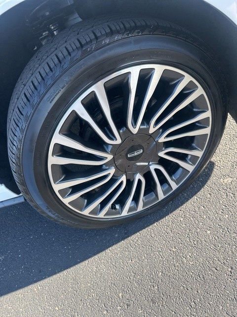 Used 2022 Lincoln Corsair Standard w/ Equipment Group 101A image 10