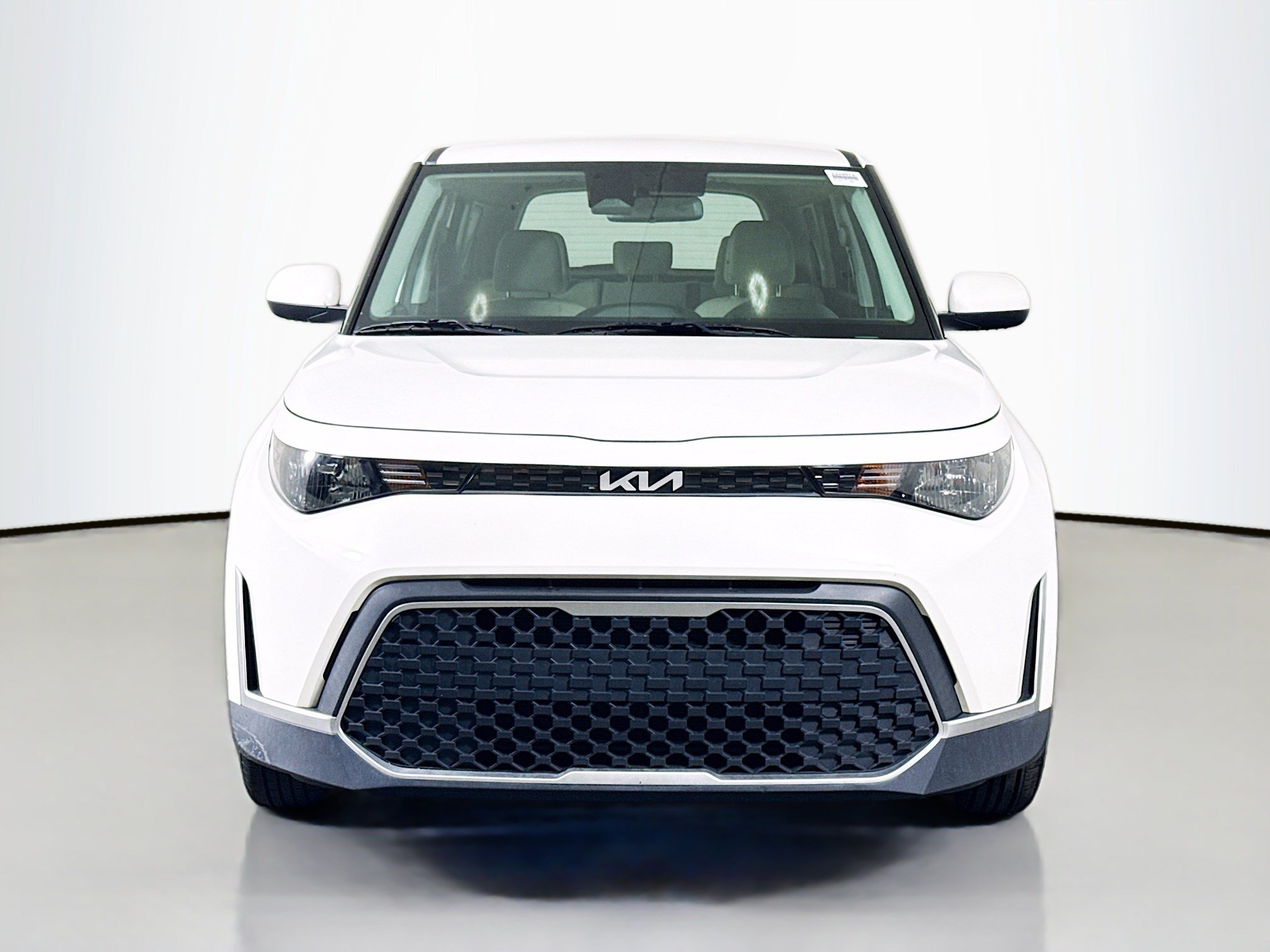 Used 2024 Kia Soul LX FWD image 2