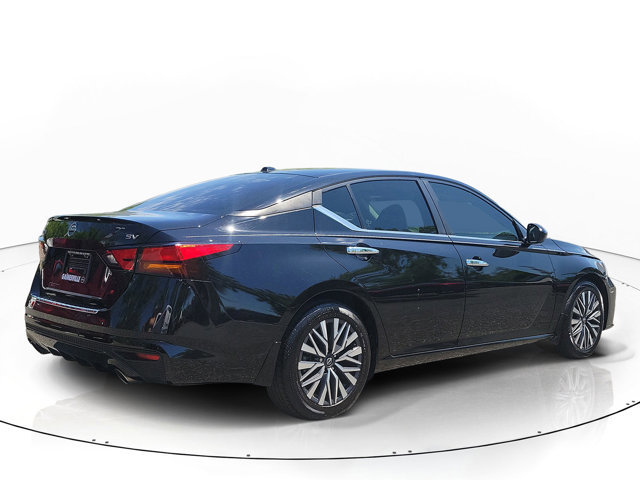 Used 2023 Nissan Altima 2.5 SV w/ SV Premium Package FWD image 4