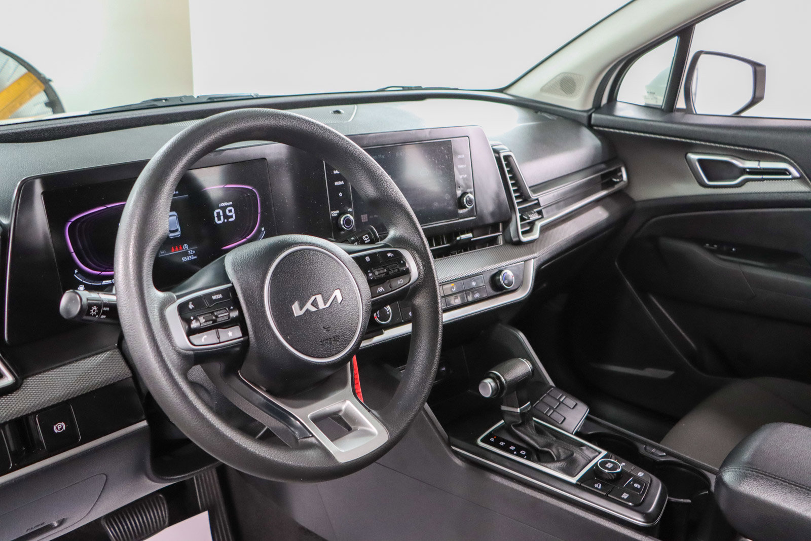 Used 2024 Kia Sportage LX image 19