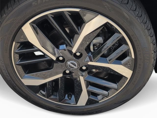 Used 2024 Nissan Versa SR FWD image 5