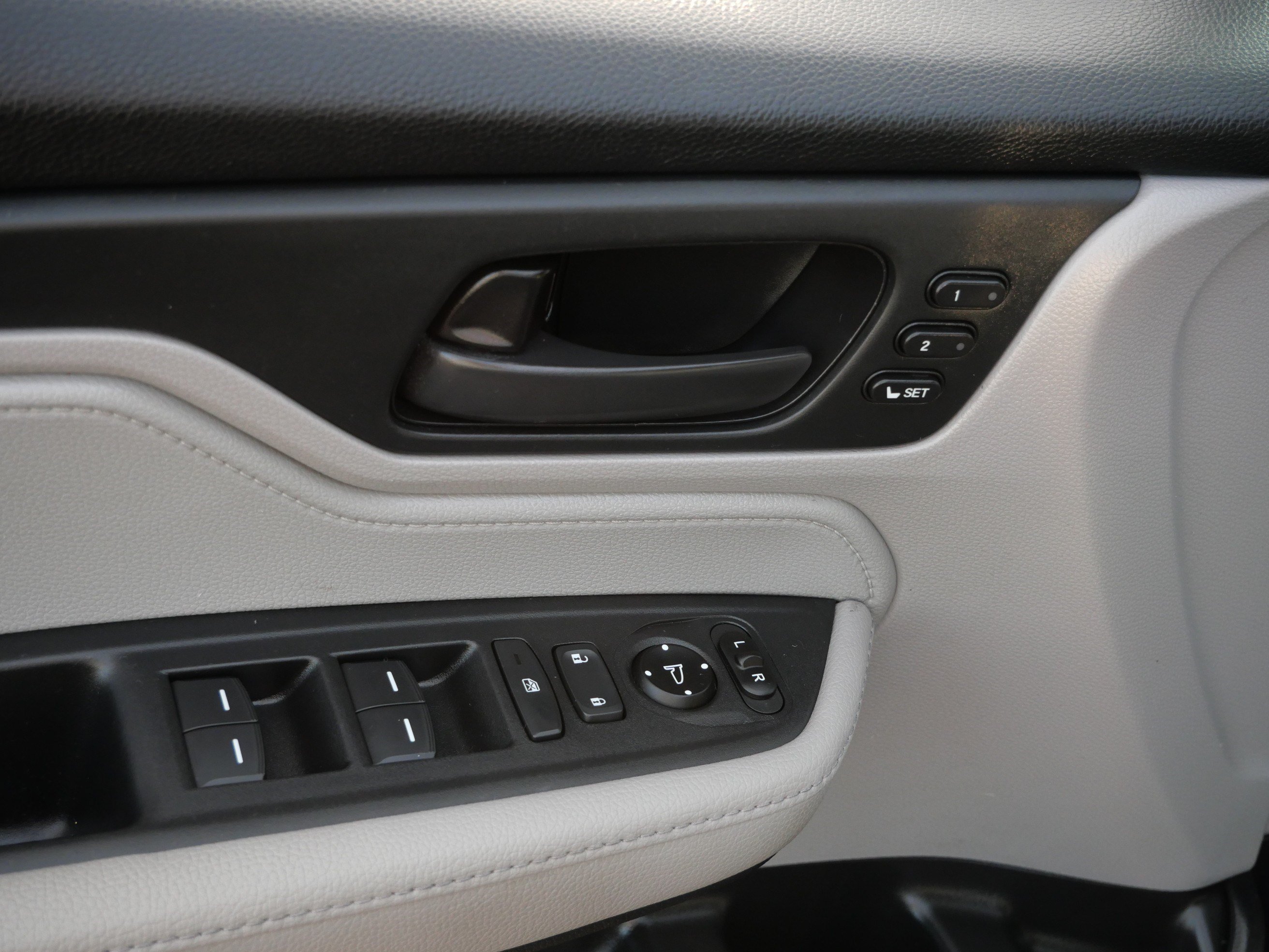 Used 2018 Honda Odyssey EX-L image 19