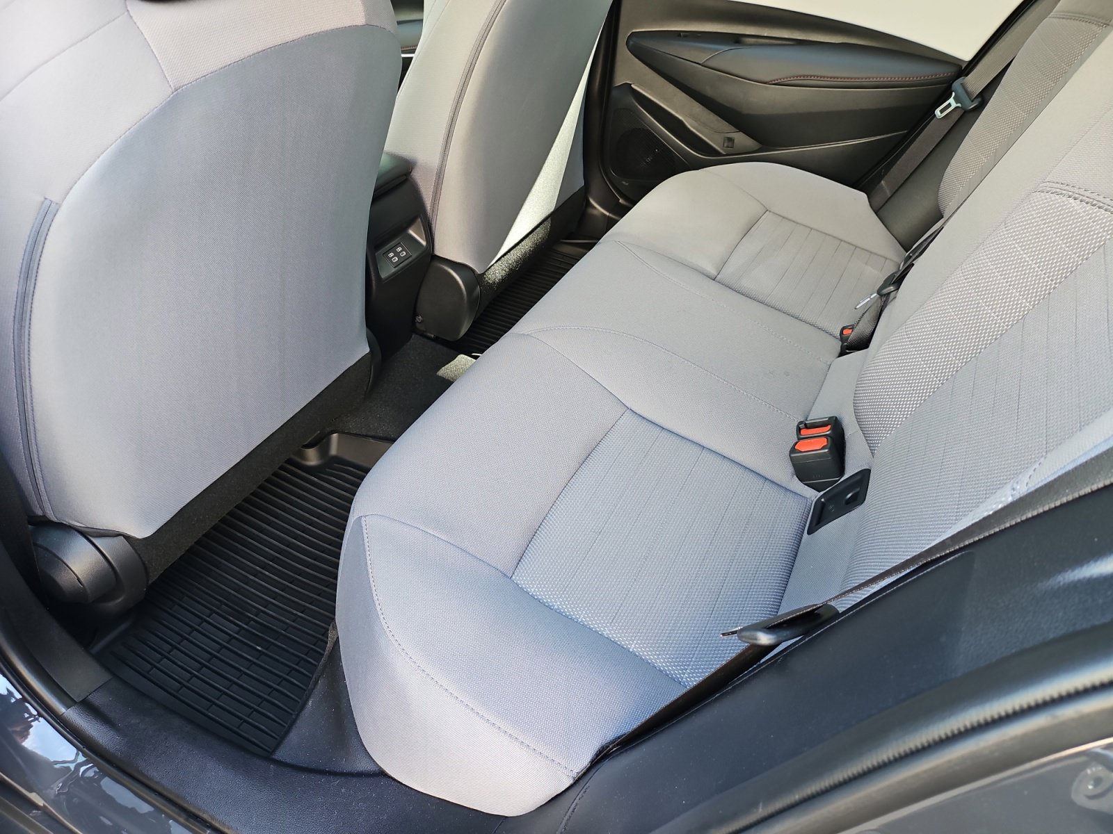 Used 2025 Toyota Corolla SE w/ SE Premium Package FWD image 33