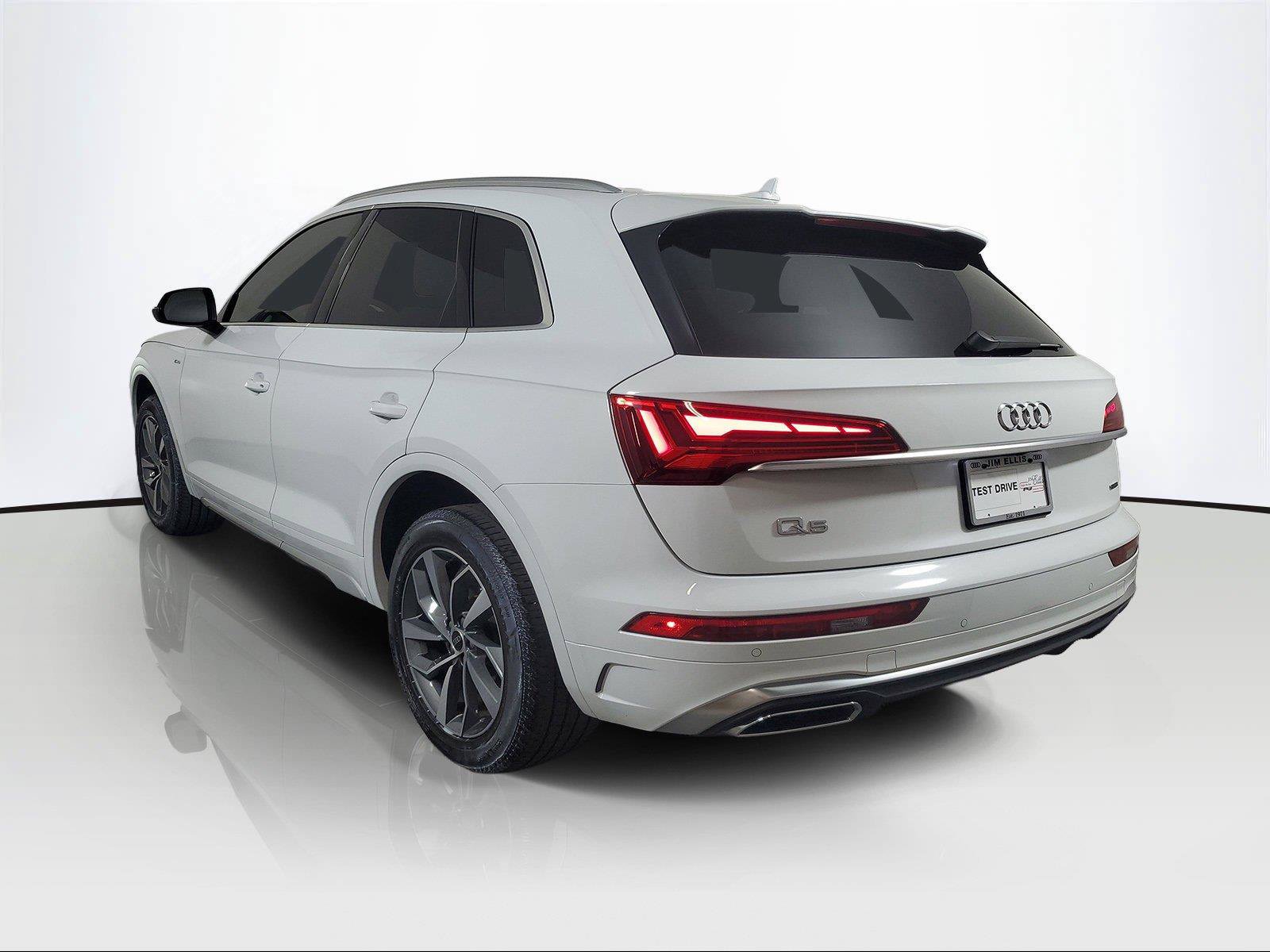 Used 2023 Audi Q5 2.0T Premium Plus w/ Premium Plus Package AWD/4WD image 4