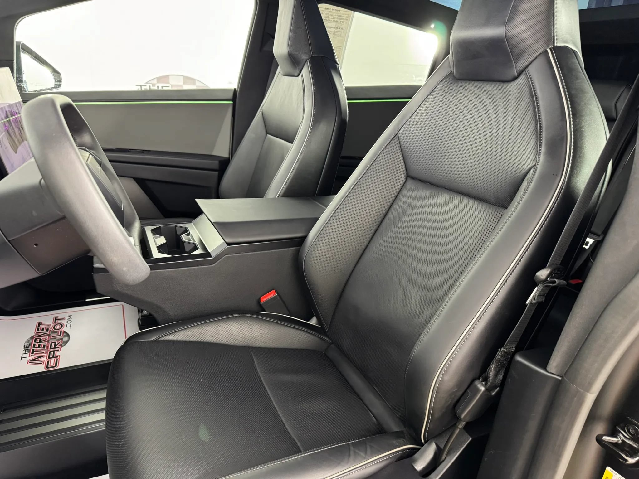 Used 2024 Tesla Cybertruck AWD Crew Cab image 30