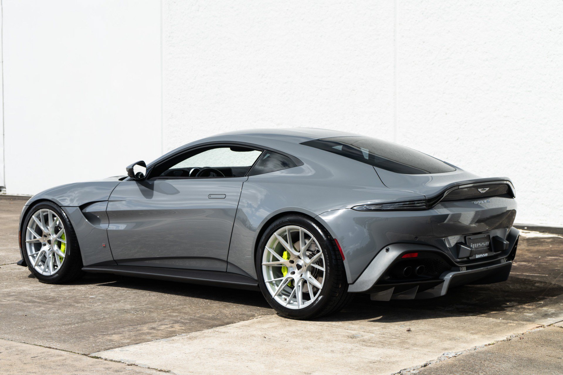 Used 2020 Aston Martin V8 Vantage Coupe RWD image 4