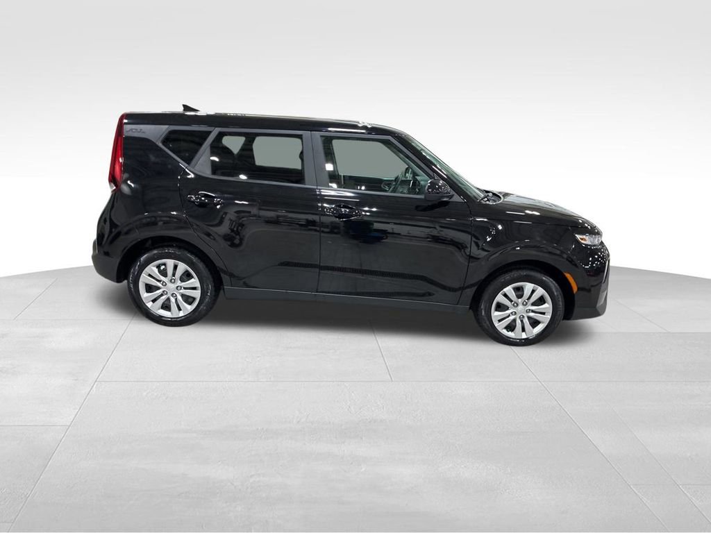 Used 2022 Kia Soul LX image 7