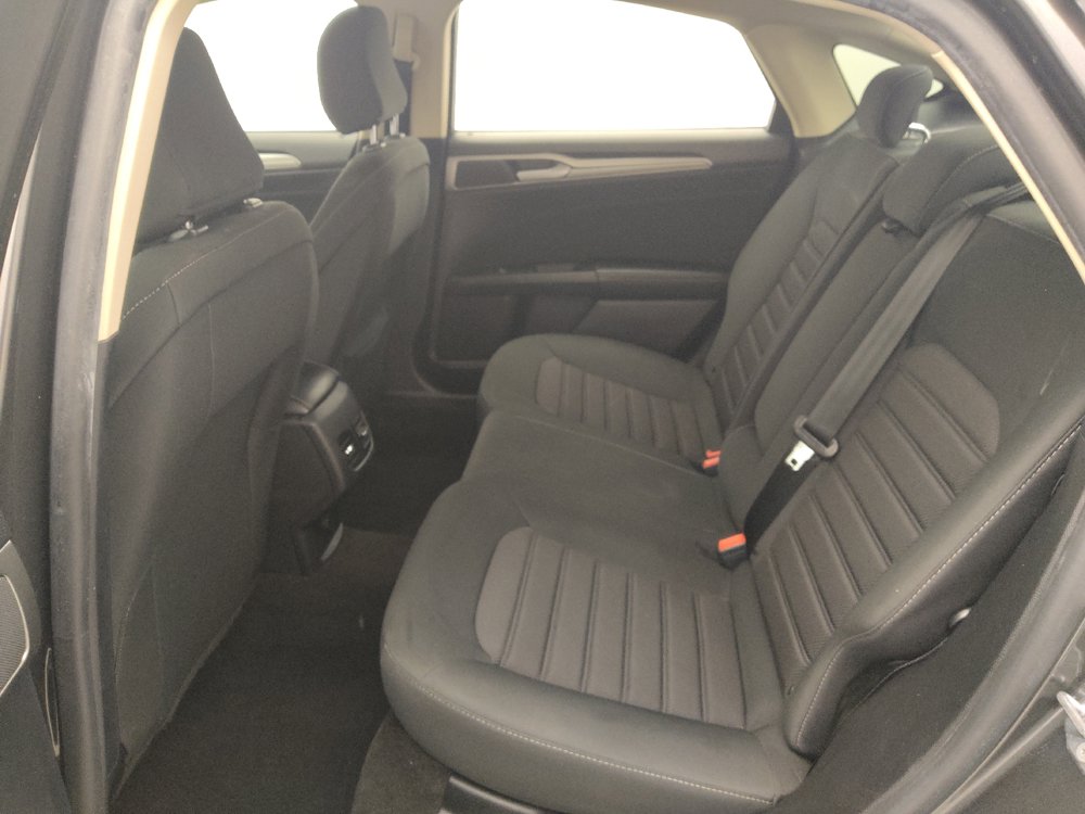 Used 2020 Ford Fusion SE FWD image 18