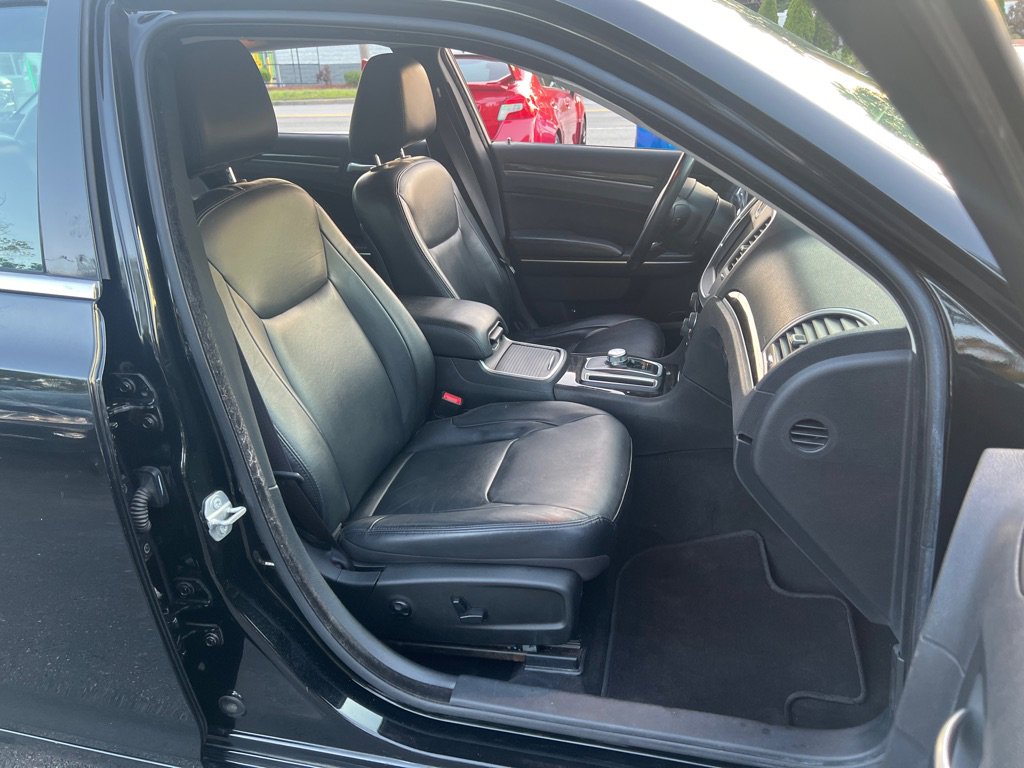 Used 2015 Chrysler 300 Limited w/ 300 Premium Group image 14