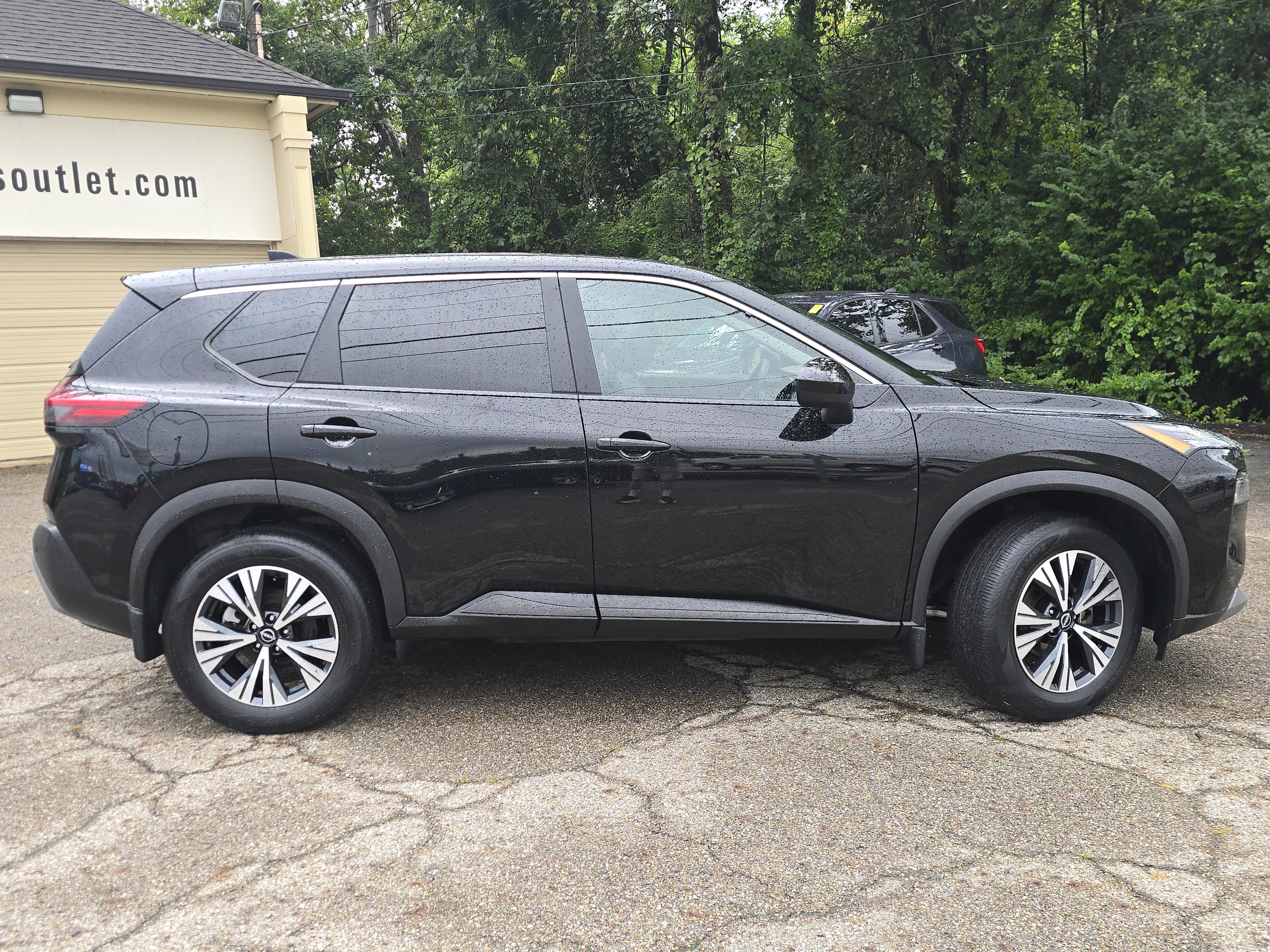 Used 2023 Nissan Rogue SV AWD/4WD image 8