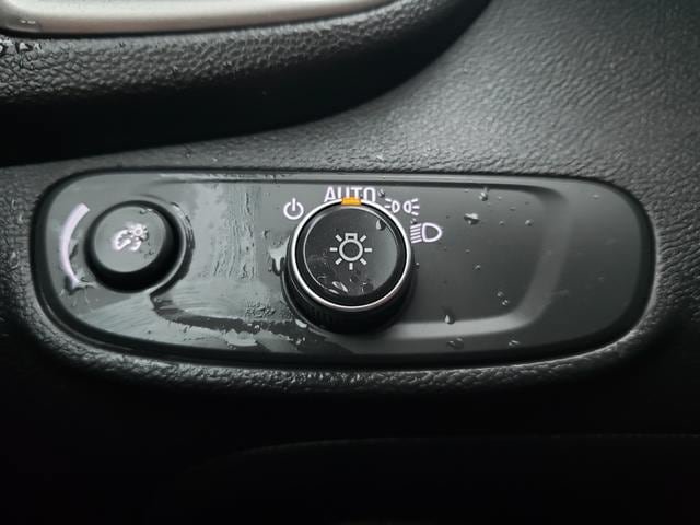 Used 2020 Chevrolet Trax LT w/ LT Convenience Package AWD/4WD image 26