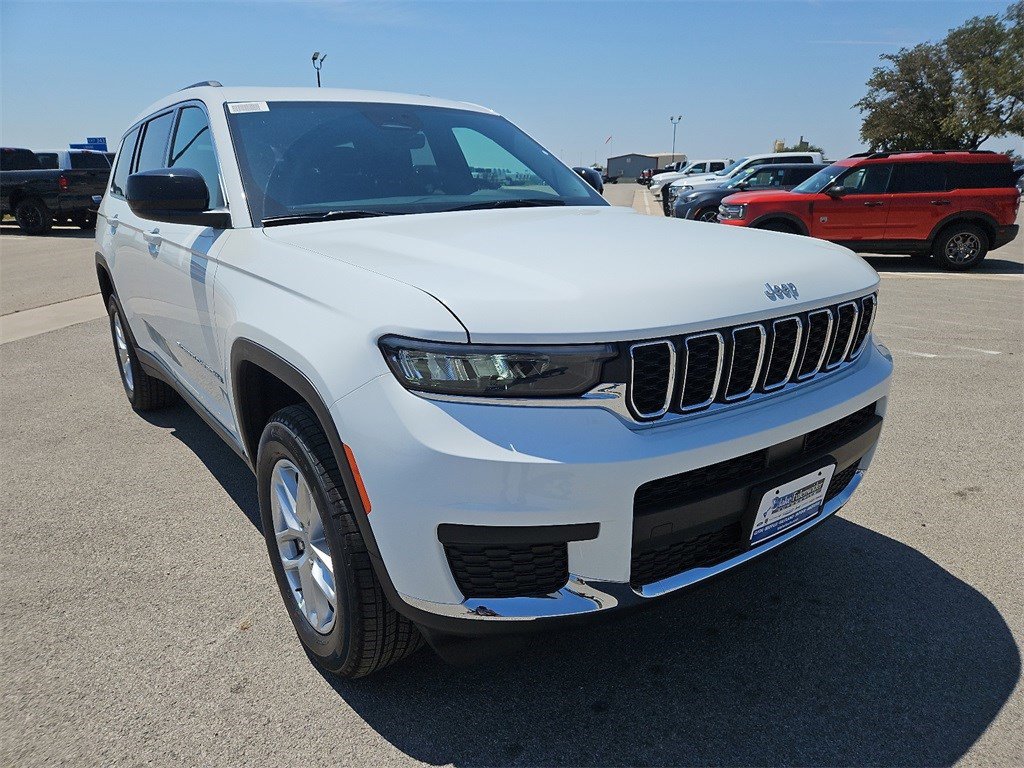 New 2025 Jeep Grand Cherokee L Laredo image 10