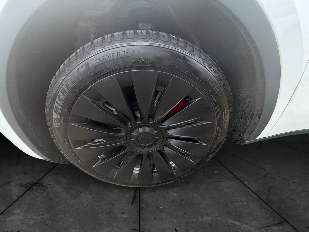 Used 2023 Tesla Model Y Long Range image 14