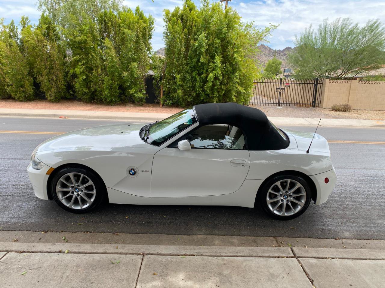 Used 2008 BMW Z4 3.0i RWD image 14