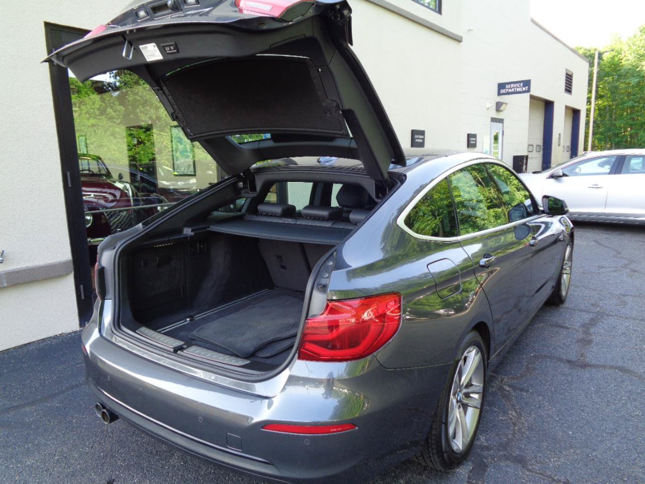 Used 2019 BMW 330i Gran Turismo xDrive w/ Convenience Package AWD/4WD image 8