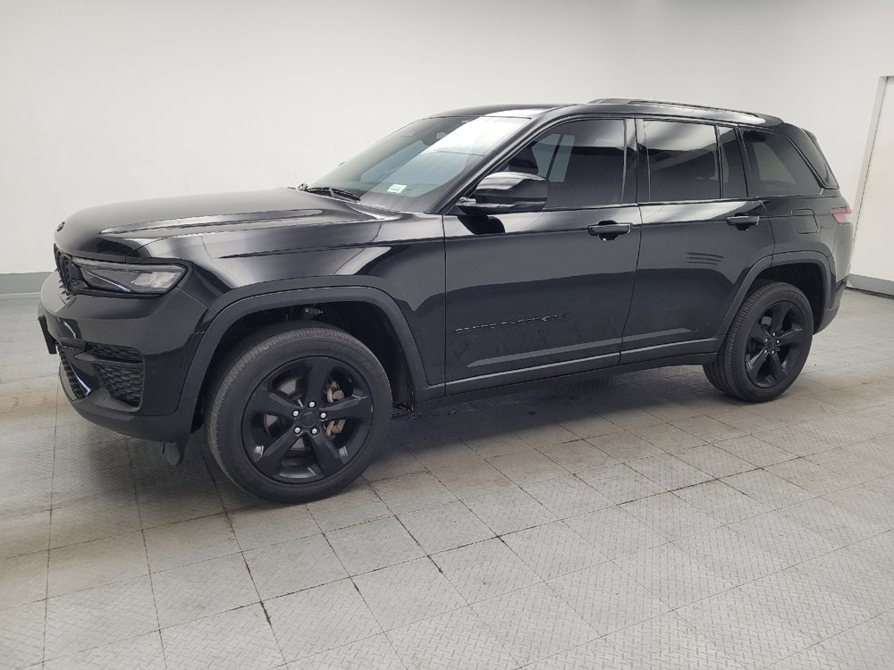 Used 2023 Jeep Grand Cherokee Altitude AWD/4WD image 2