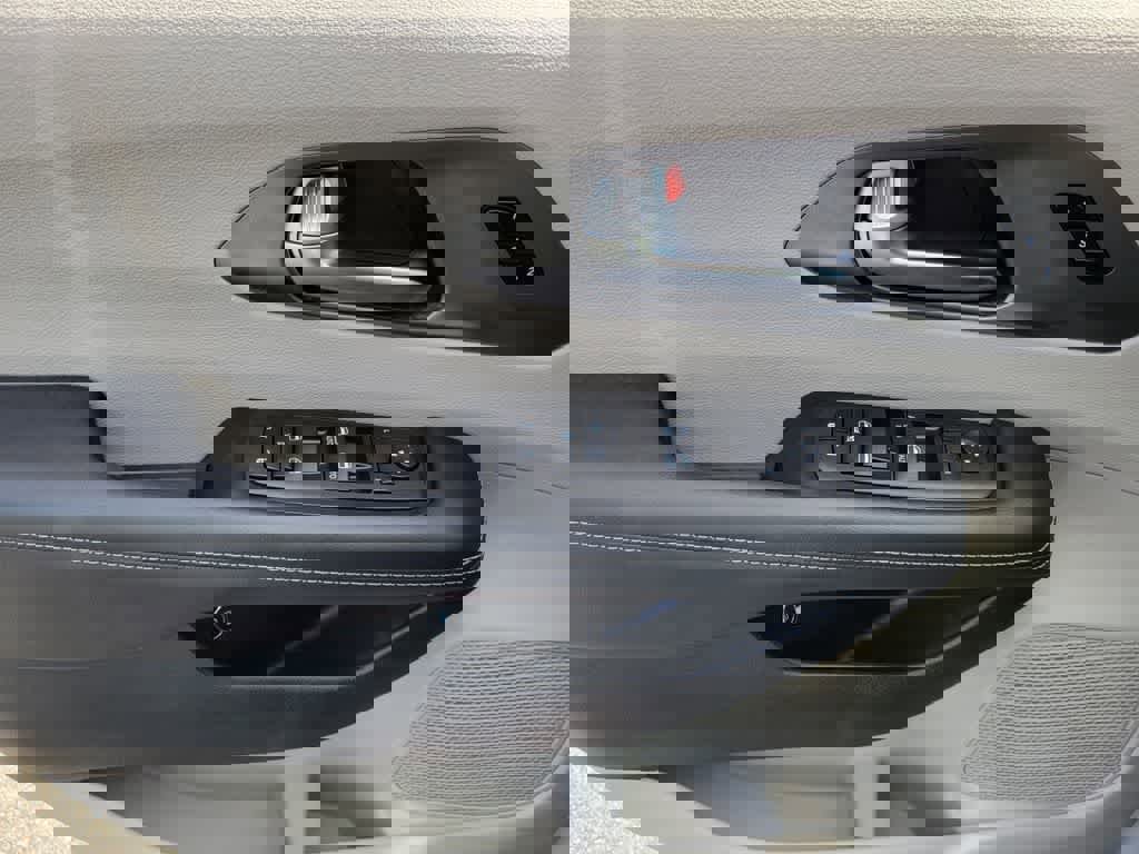 Used 2023 Chrysler Pacifica Touring-L image 20