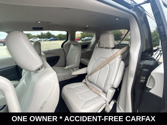 Used 2018 Chrysler Pacifica Touring-L w/ Premium Audio Group FWD image 29