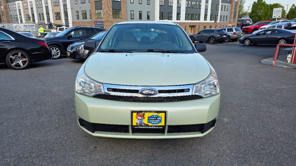 Used 2010 Ford Focus SE FWD image 2