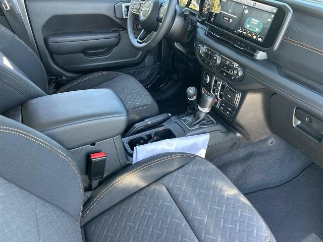 Used 2025 Jeep Gladiator Mojave w/ Convenience Group AWD/4WD image 22