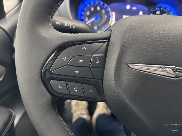 Used 2023 Chrysler Pacifica Touring-L w/ S Appearance Package image 36