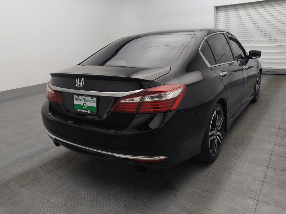 Used 2017 Honda Accord Sport image 9