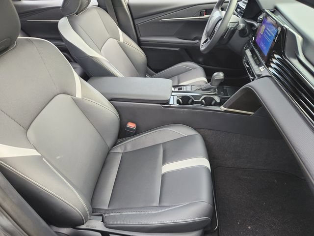 Used 2025 Toyota Camry SE w/ Convenience Package FWD image 11
