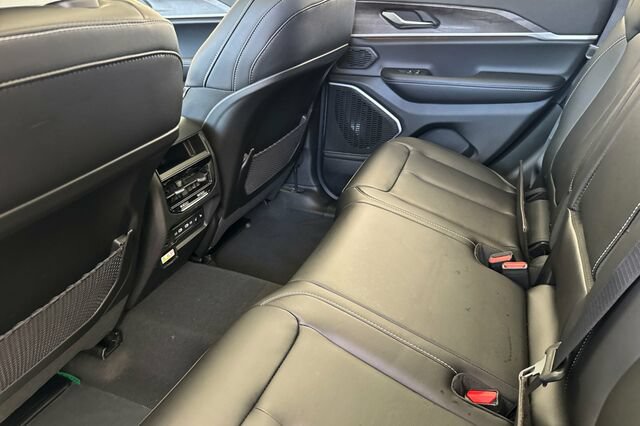 New 2026 Jeep Grand Cherokee Limited w/ Limited Altitude Package AWD/4WD image 9