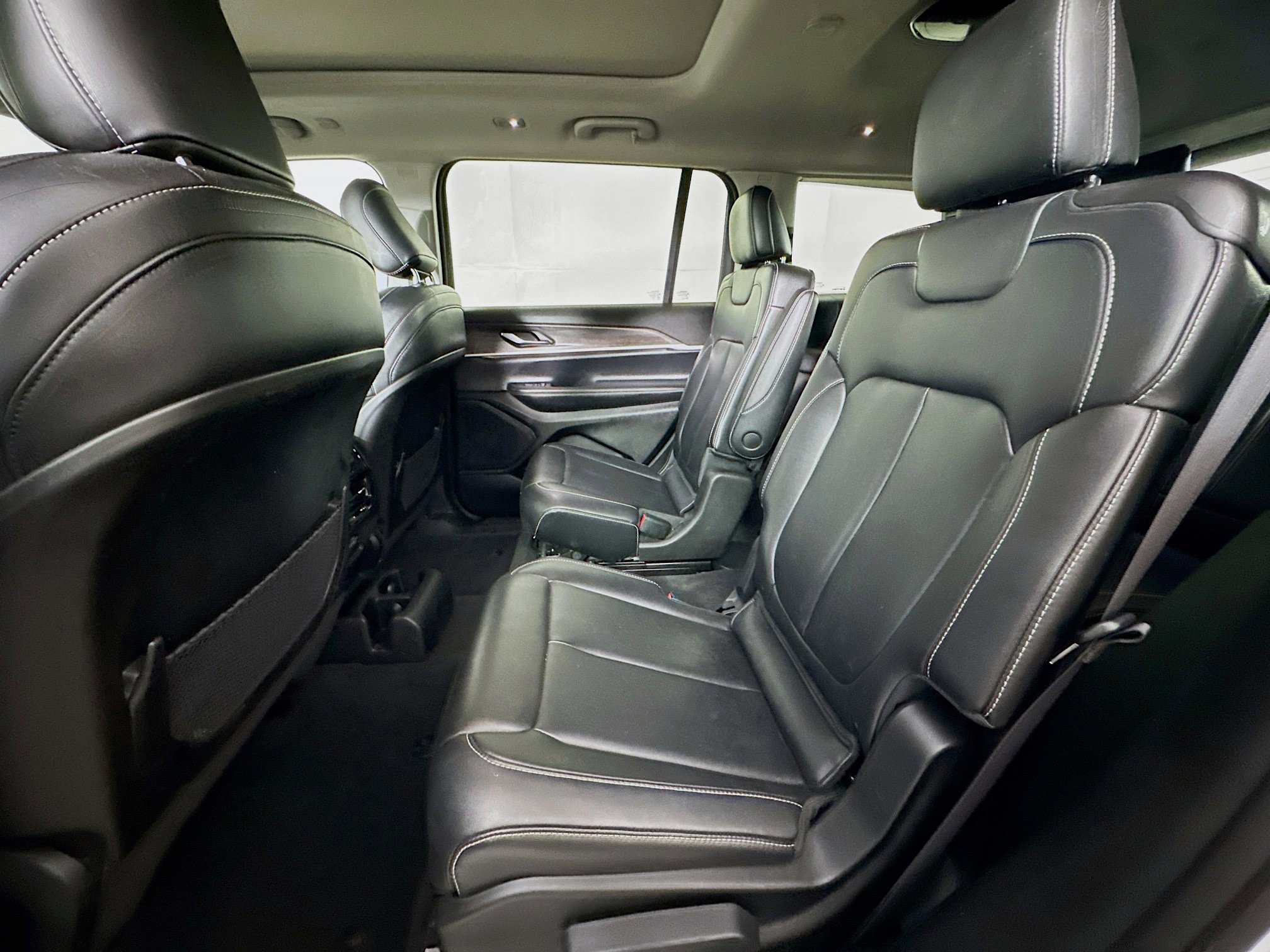 Used 2023 Jeep Grand Cherokee L Limited AWD/4WD image 29