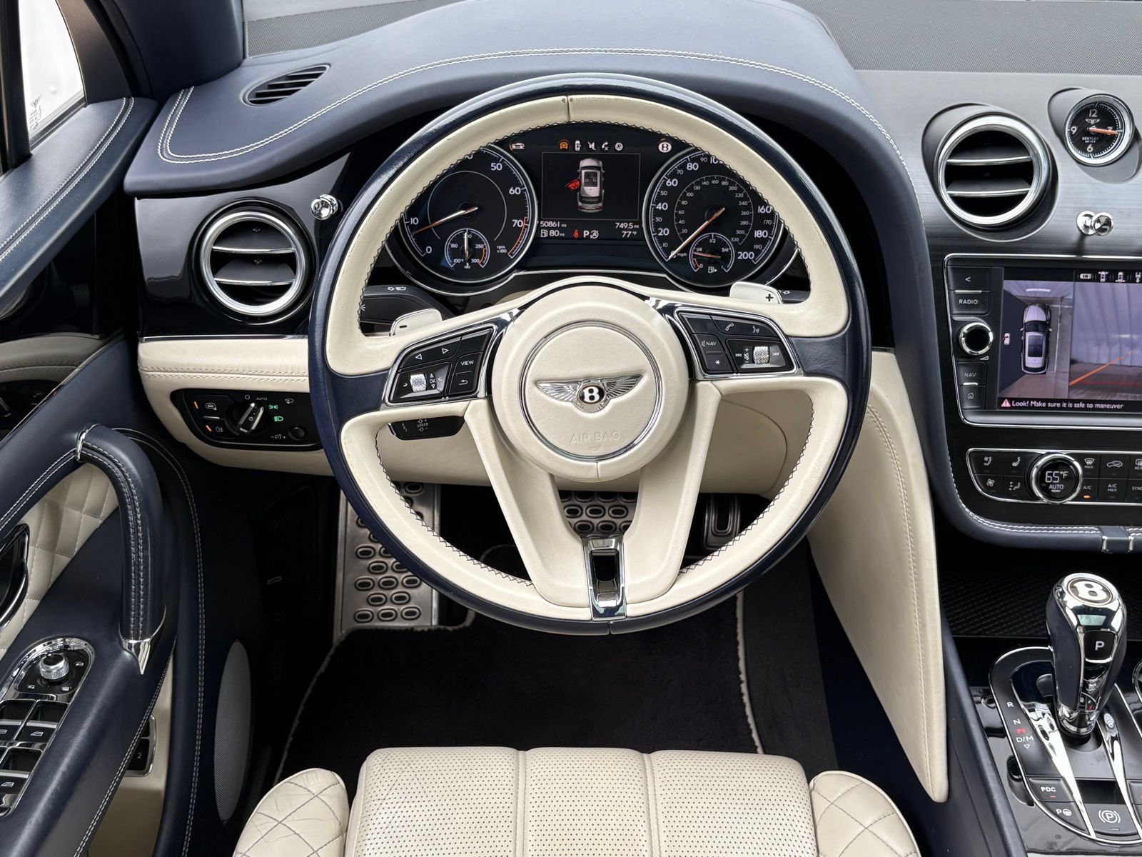 Used 2019 Bentley Bentayga AWD/4WD image 17