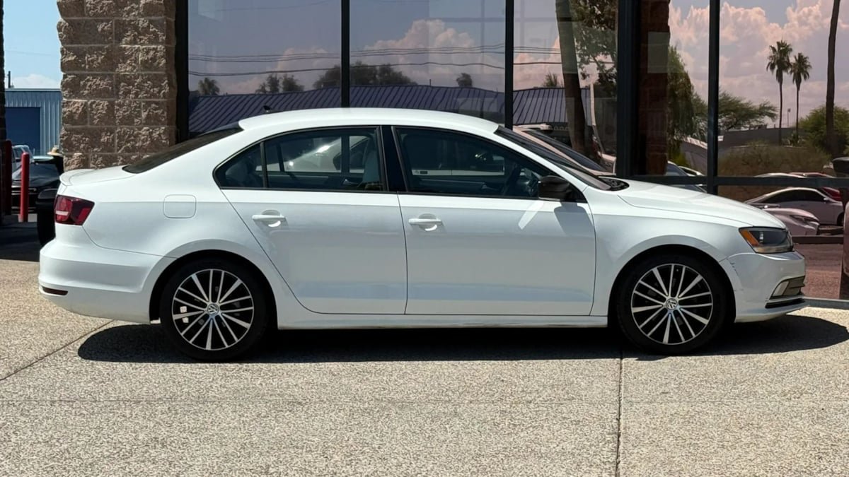 Used 2016 Volkswagen Jetta Sport FWD image 14