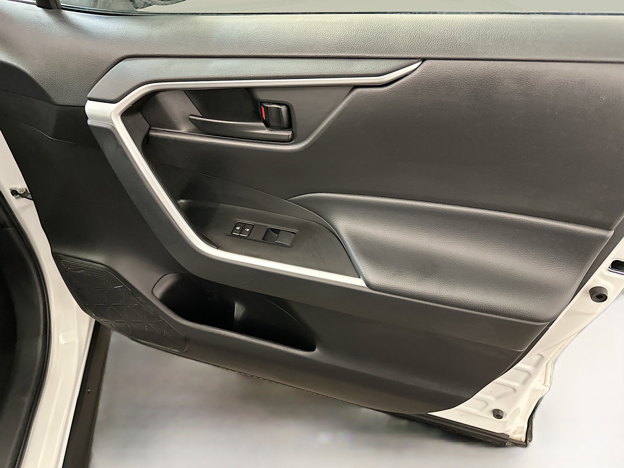 Used 2024 Toyota RAV4 LE image 33