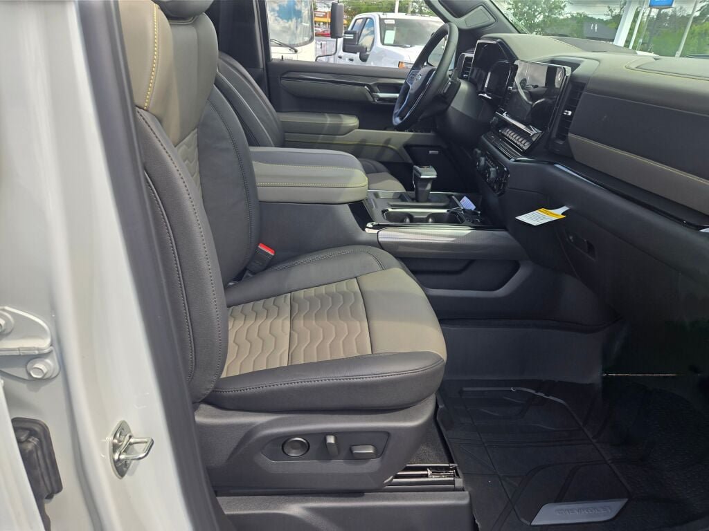 New 2026 Chevrolet Silverado 1500 ZR2 AWD/4WD image 4